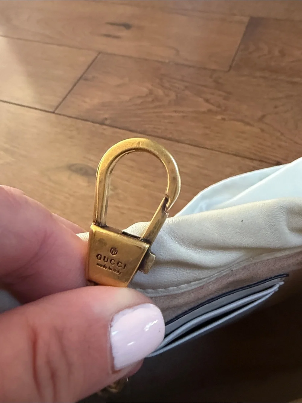 AUTHENTIC GUCCI BUCKET BAG - Picture 4 of 8